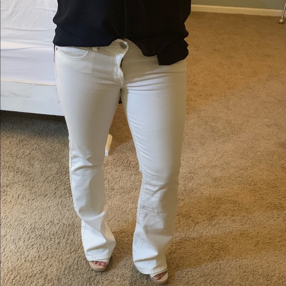 white american eagle pants